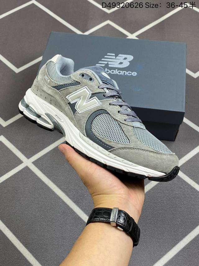 Bape X New Balance 联名 2002系列 M2002Rsabathingape8 与美国经典运动品牌new Balance合作宣布了一项结合了两