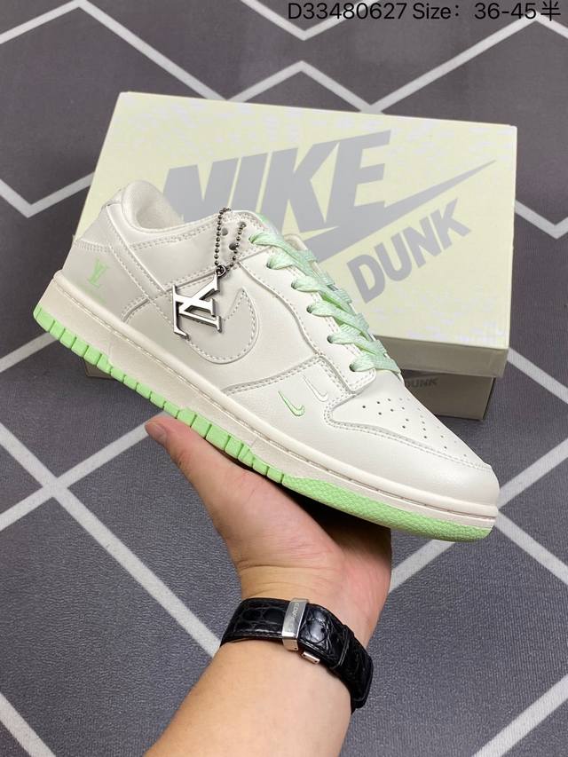 耐克 Nike Dunk Low Retro 运动鞋复古板鞋，路易威登 联名 作为 80 年代经典篮球鞋款，起初专为硬木球场打造，后来成为席卷街头的时尚标杆，现