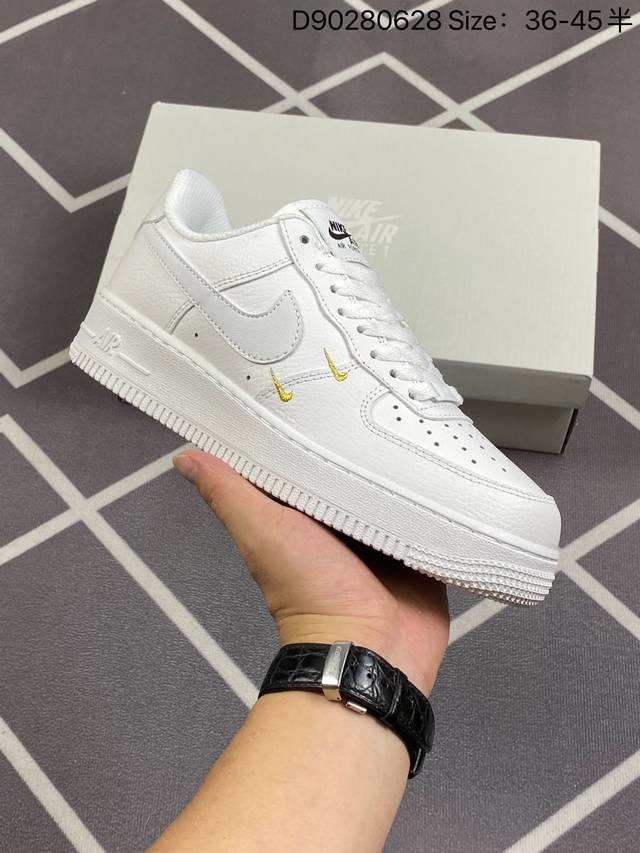 耐克nike Air Force 1 Low 空军一号百搭休闲运动板鞋 柔软、弹性十足的缓震性能和出色的中底设计，横跨复古与现代的外型结合，造就出风靡全球三十多