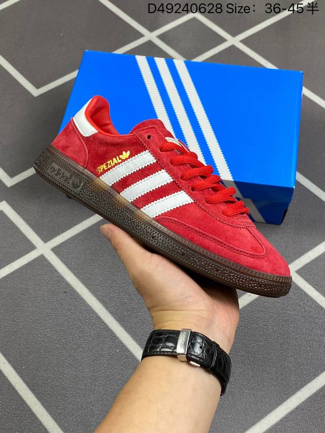 Adidas Originals Gazelle Indoor 复古单品 自1960年代发售以来，“Gazelle”系列凭借其古典复古魅力，一直备受喜爱。如今，