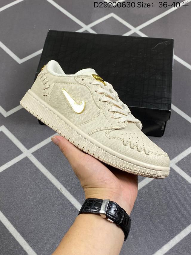 耐克 乔丹air Jordan 1 Low Aj1 乔1 乔丹1代aj1 低帮复古文化休闲运动篮球鞋。该鞋款从 1985 年元年款汲取设计灵感，焕新演绎简约经典