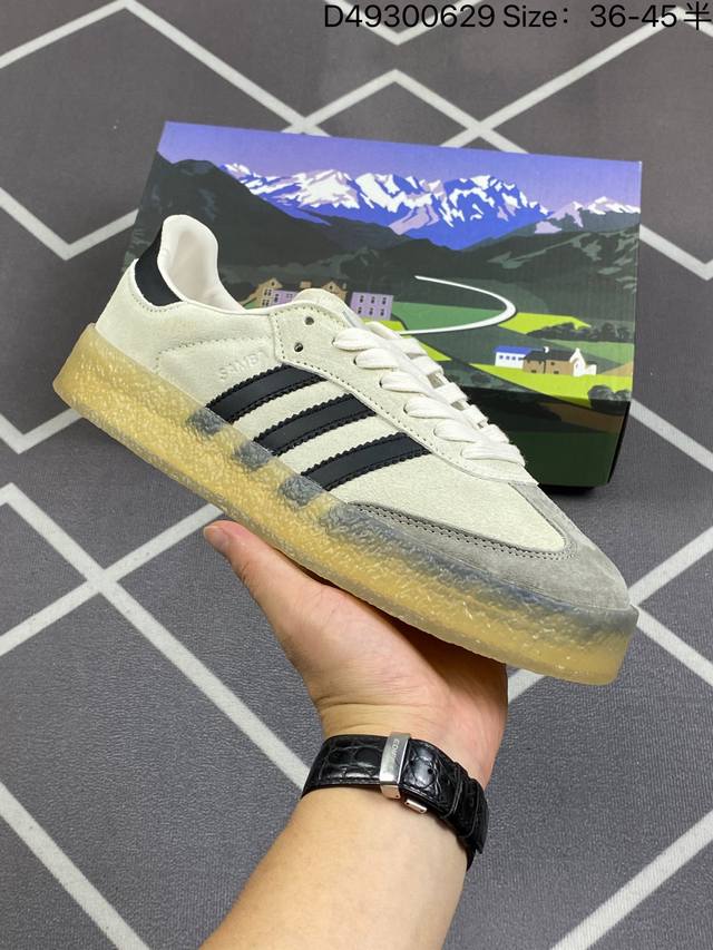 阿迪达斯 三叶草adidas Originals Samba Og 桑巴舞系列绅士德训足球风百搭低帮休闲运动板鞋 材质上，Adidas Originals 选用