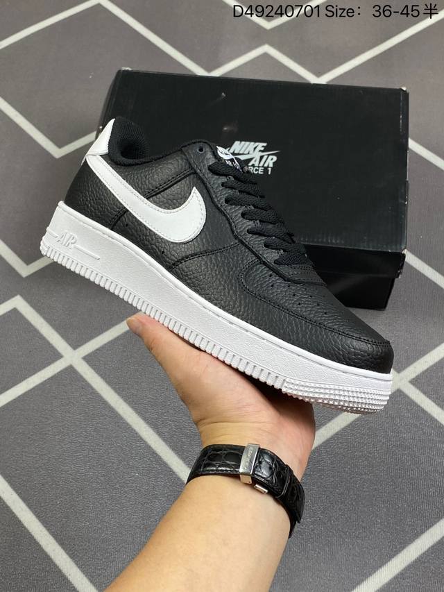 耐克nike Air Force 1 Low 空军一号低帮百搭休闲运动板鞋。柔软、弹性十足的缓震性能和出色的中底设计，横跨复古与现代的外型结合，造就出风靡全球三