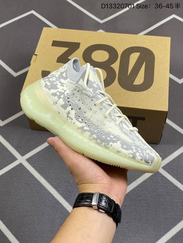 公司级阿迪达斯adidas Yeezy Boost 380 V3椰子380系列#Alien’ 侃爷联名限定v3 中底 Boost 也确实如造型一样，厚度有大幅提