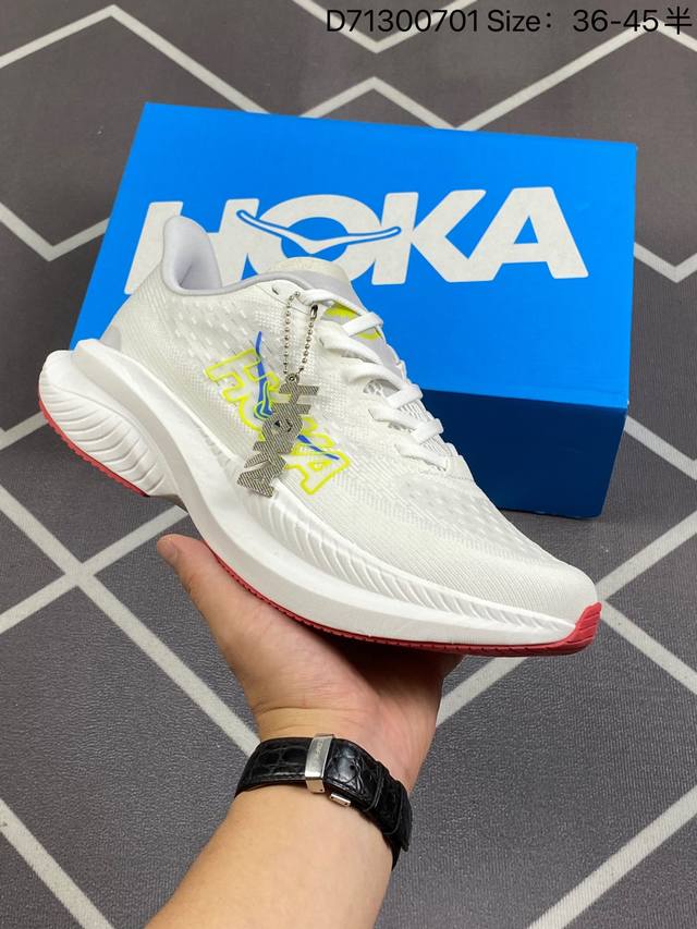 公司级hoka Mach 6 全新配色 这个品牌来自于新西兰的毛利语，Hoka表示大地，One One表示飞越，连起来就是飞越地平线，One One不是读作“万