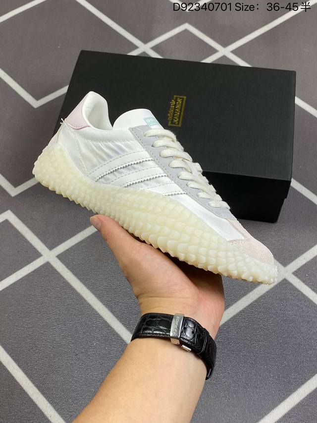 Adidas Kamanda 小yeezy 生胶刺头底 秀气大方的鞋型 气质修身。货号：G27825 尺码：36-45 半 D92340701