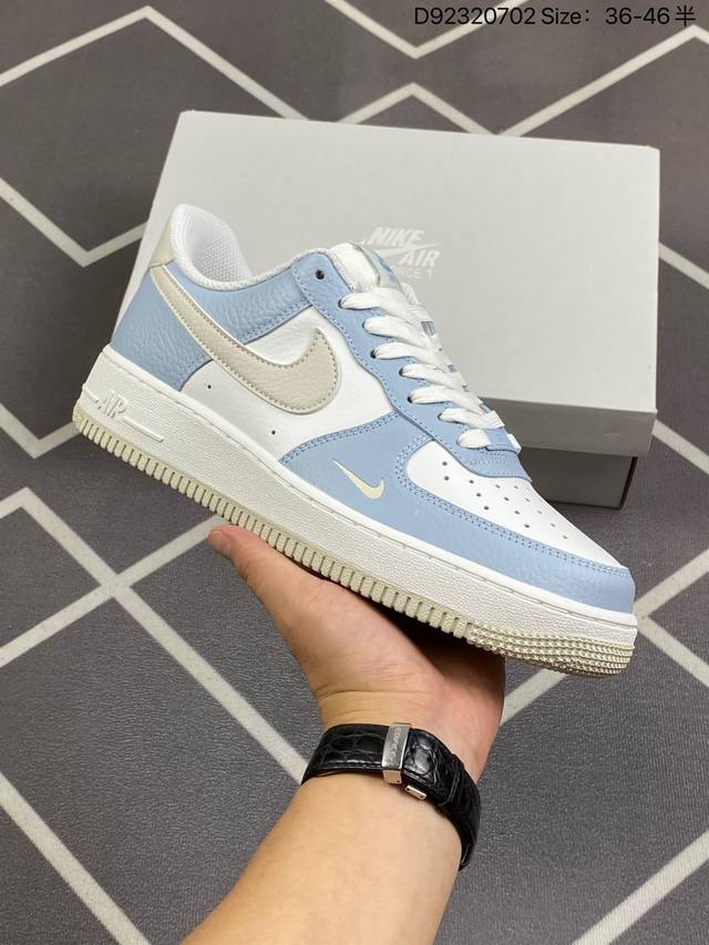 耐克nike Air Force 1 Low 空军一号低帮百搭休闲运动板鞋。柔软、弹性十足的缓震性能和出色的中底设计，横跨复古与现代的外型结合，造就出风靡全球三