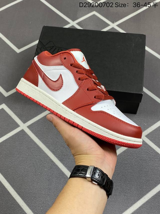 耐克 乔丹air Jordan 1 Low Aj1 乔1 乔丹1代aj1 低帮复古文化休闲运动篮球鞋。该鞋款从 1985 年元年款汲取设计灵感，焕新演绎简约经典