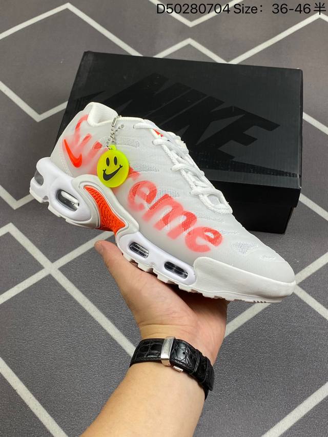 耐克nike Air Maxplus Drift休闲气垫缓震跑步运动鞋 造型超讨喜！鞋面以帆布和织物材质包裹，保证了轻薄透气，更适合夏季穿着。鞋侧 鱼骨 形状的