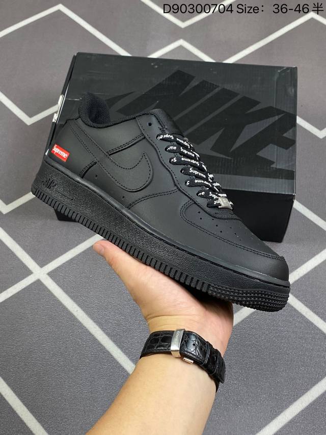 公司级耐克nike Air Force 1 Low 空军一号低帮百搭休闲运动板鞋。柔软、弹性十足的缓震性能和出色的中底设计，横跨复古与现代的外型结合，造就出风靡