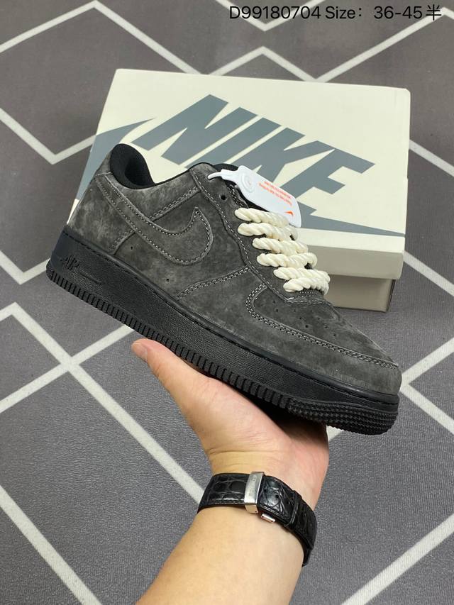 耐克nike Air Force 1 Low 空军一号低帮百搭休闲运动板鞋。柔软、弹性十足的缓震性能和出色的中底设计，横跨复古与现代的外型结合，造就出风靡全球三