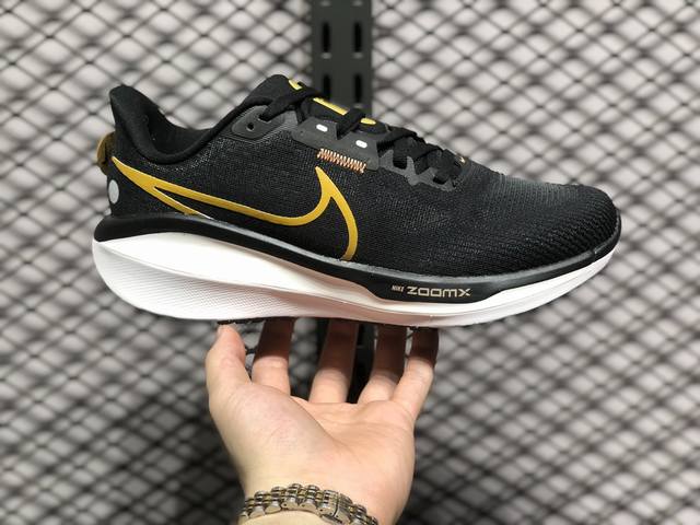 Nike Air Zoom Vomero 17 全新科技提前原鞋开发 必定是官方强力主推款式，真正的zoom缓震科技嵌入如假包退 ，缓震大底带公司同步定位 货号