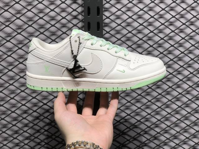 Nike Dunk 全套原楦原模倾力打造完美版型 独家原厂航空铝磨具打磨大底 鞋头坡度极致还原 无解鞋型 原盒原配 圈内天花板工艺 原厂冲刀 超高清洁度 全鞋零