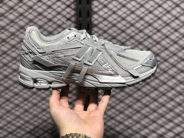 New Balance M1906系列 复古单品宝藏老爹鞋款 复古元素叠加 质感超级棒 楦版型材料细节做工精细 作为nb最经典的档案鞋型之一 与 2一样，190