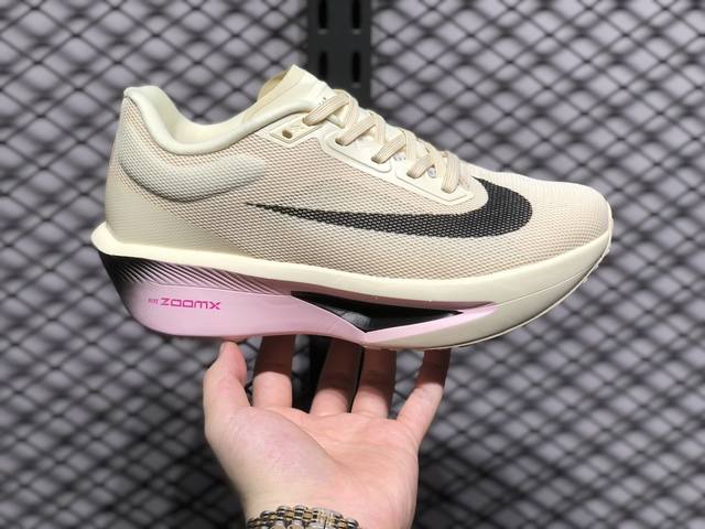 Nike Zoom Fly6 马拉松高端竞速跑步鞋 高弹性双层md搭配碳纤维组合鞋底轻盈缓震 鞋面采用工程网眼设计 为特定高热区域营造出色透气性 进一步增加鞋面