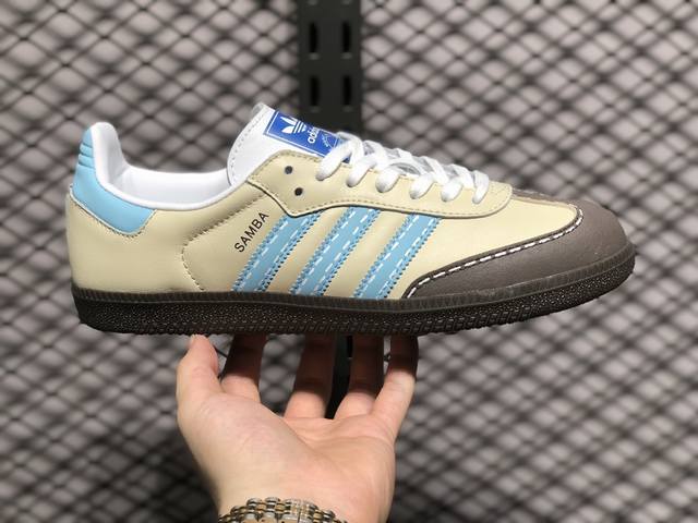 Adidas Original Samba Classic 复古桑巴板鞋 这款桑巴鞋展示了高质量的工艺 带有装饰的超锁缝制和无缝的手感 柔软、柔软的皮革造型和标