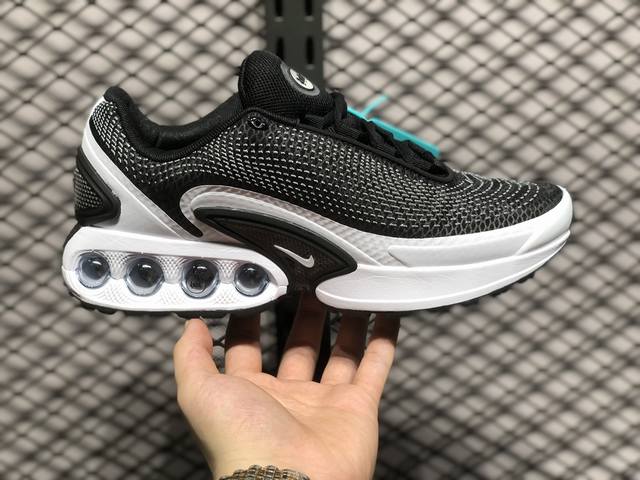 Nike Air Max Dn 耐克2024全新气垫跑鞋 #全新鞋款在同侧采用了四个圆柱仓式的设计 不仅有防滑耐磨性功能 还搭配了周围一圈柔软的泡棉材质 提供全