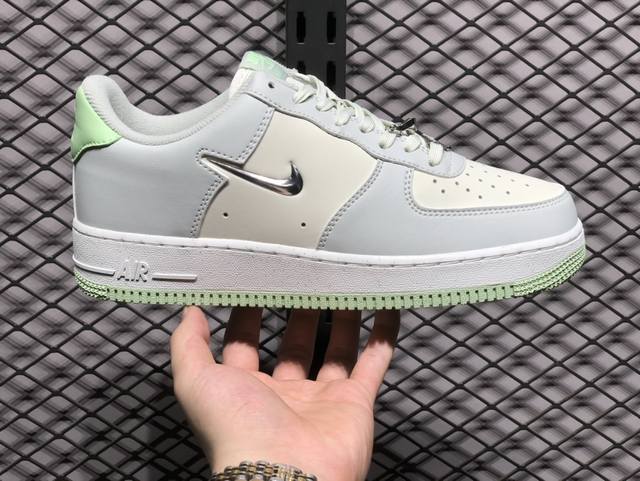 Air Force 1 Low 原装级别 原楦头原纸板 打造纯正空军版型专注外贸渠道 全掌内置蜂窝气垫 原盒配件 原厂中底钢印、拉帮完美 货号：Fn8540 0