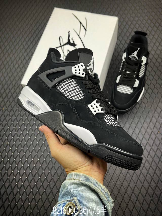 Air Jordan 4 Retro ”White Thunder“ Aj4 乔4白色雷霆 #配色采用简单的白色和黑色配色方案，黑色牛磨砂革鞋面与鞋舌、鞋翼和部