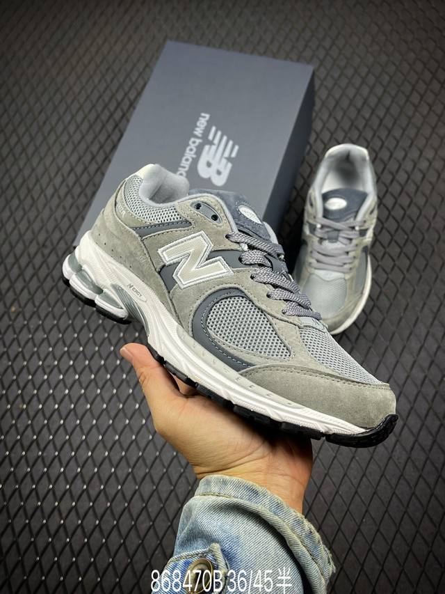 公司级新百伦nb New Balance M L2002R3 网面 复古 老爹鞋 鞋面采用粗糙裁剪的绒面革材质，搭配上泡绵裸露的鞋舌，营造出一种粗犷、解构的美感