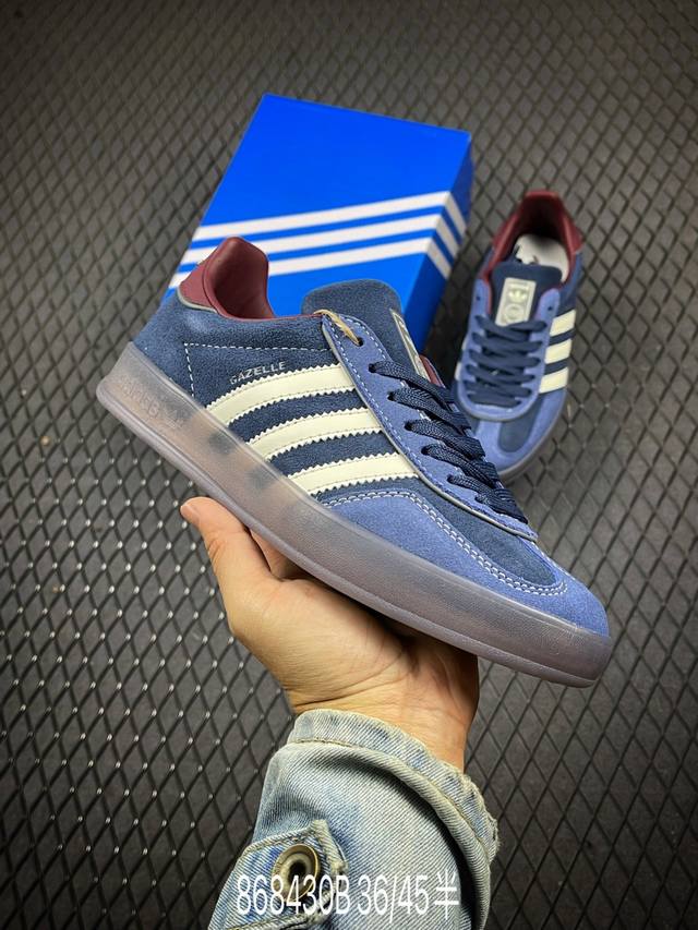 公司级adidas Originals Gazelle Indoor 三叶草休闲防滑耐磨低帮板鞋 鞋头出色设计 塑就出众贴合感 稳固的后跟贴合足部曲线设计 软弹