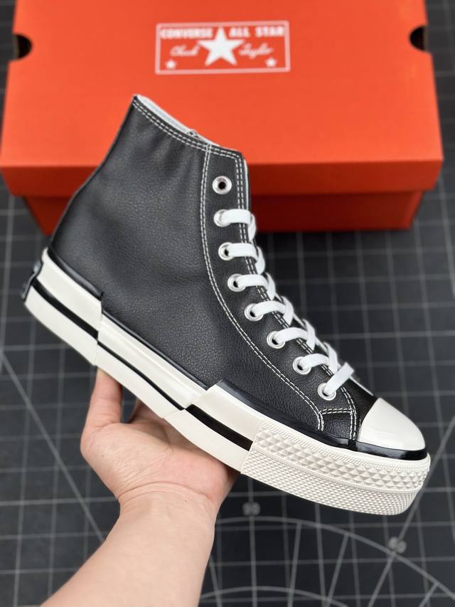 匡威converse Chuck 70Plus 厚底高帮休闲板鞋 将经典设计与未来风格糅合演绎，全新经典之作。皮面与大胆的不对称线条相融合呈现个性张扬的外观，橡