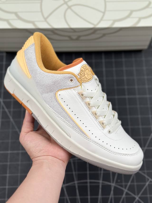 公司级off-White X Air Jordan Aj2 Low Sp 重磅联名 乔2芝加哥配色联名款篮球鞋 这双鞋还开创性的使用了透明材质来打造成中底粉化的