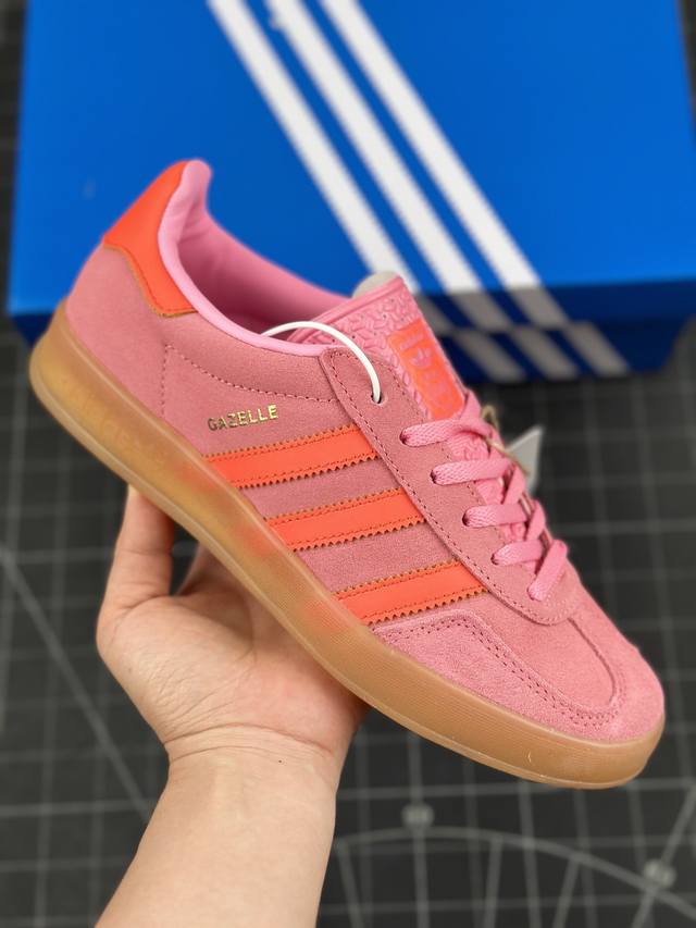 公司级adidas Originals Gazelle Indoor 三叶草休闲防滑耐磨低帮板鞋 鞋头出色设计 塑就出众贴合感 稳固的后跟贴合足部曲线设计 软弹