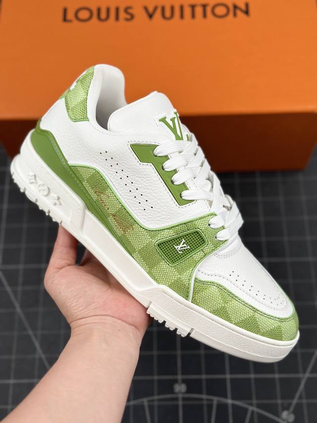 Lv-路易-威登trainer 2024走秀最新款 原版1：1开发复刻！！上脚非常舒适 做工精细鞋面由意大利进口小牛皮拼接，侧边饰有品牌logo标志，进口网布垫