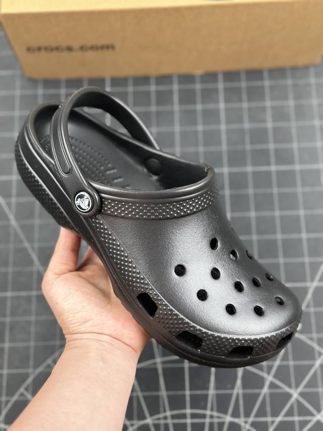 卡骆驰crocs Classic Clog 卡骆驰全系列休闲沙滩洞洞拖鞋凉鞋 超轻croslite专利材料打造 鞋面更加耐用易清洗 该鞋款轻盈舒适 货号：100