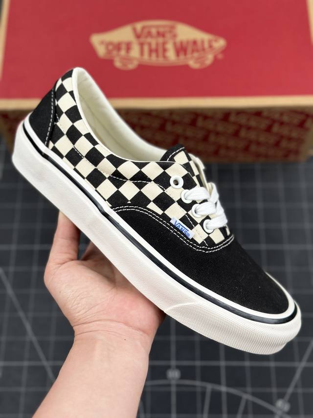 万斯vans Anaheim Factory Era 95 Dx 万斯 安纳海姆 黑白棋盘格 低帮硫化板鞋 帆布鞋 鞋身总体采用era 95设计，安纳海姆特有的