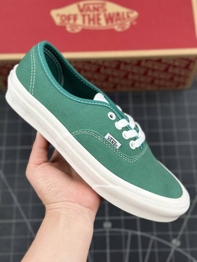 万斯vans 安纳海姆authentic 经典款墨绿色翻毛皮休闲板鞋 工艺：硫化1:1 重量1:1、真标、原钢印、材质标、鞋型标、合格证 货号：Vn0A348A