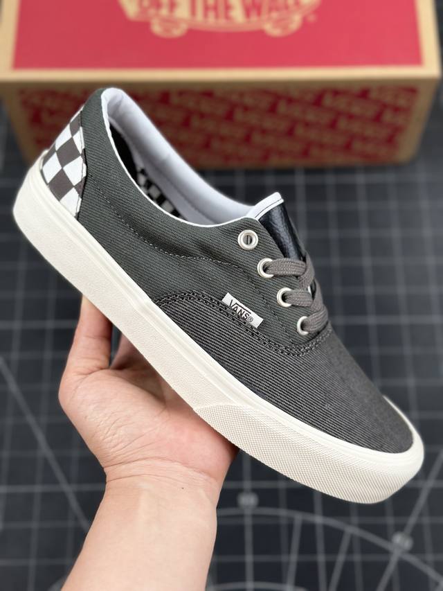 Vans Era 万斯低帮休闲鞋 套脚款 一脚蹬 帆布材质 于 2008 年在东京成立的街头品牌 万斯vainl Archive 主张将现代图案与西方时尚结合，