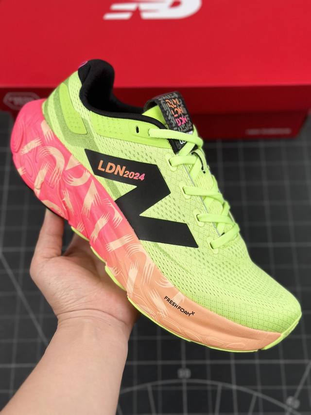 New Balance Nb Fresh Foam 轻量跑鞋 Evoz V2舒适耐磨低帮跑步鞋 受到fresh Foam1080舒适骑行的启发 Evozv2男士