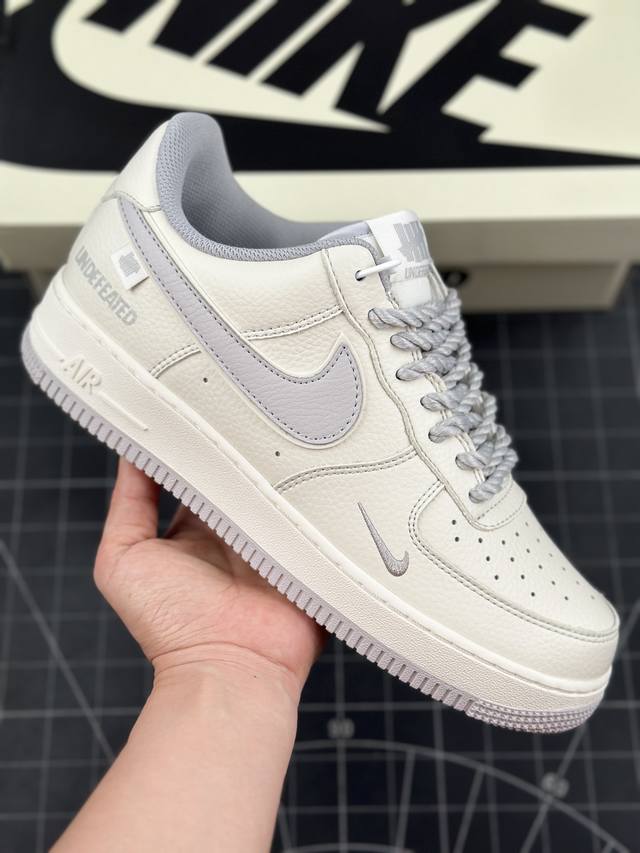 公司级 Undefeated X Nike Air Force 1 Low米灰麻绳 空军一号低帮休闲板鞋 定制皮料 原装定制鞋盒 炫彩反光 细节满满 原楦头原纸