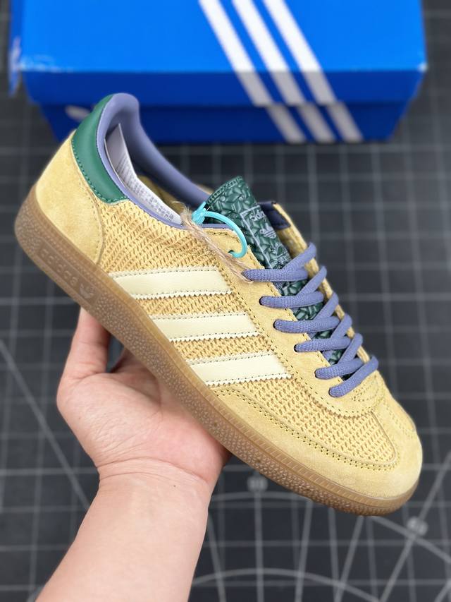 公司级adidas Handball Spezial 阿迪达斯经典款 复古休闲板鞋 全鞋采用反毛皮制作 牛筋耐磨大底 承载青春情怀的板鞋 经典三条杠装饰鞋侧 品