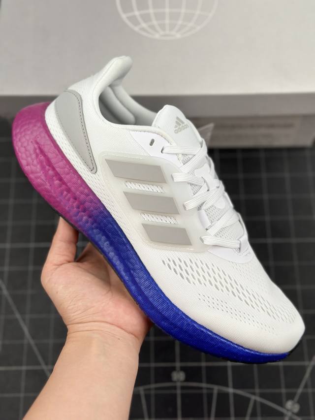 公司级阿迪达斯adidas Pureboost 22爆米花缓震中底跑步鞋 鞋面以织编材质为基底，后及跟脚趾处融全入新设计，通过格网印刷支将撑材料于附鞋面上，既保