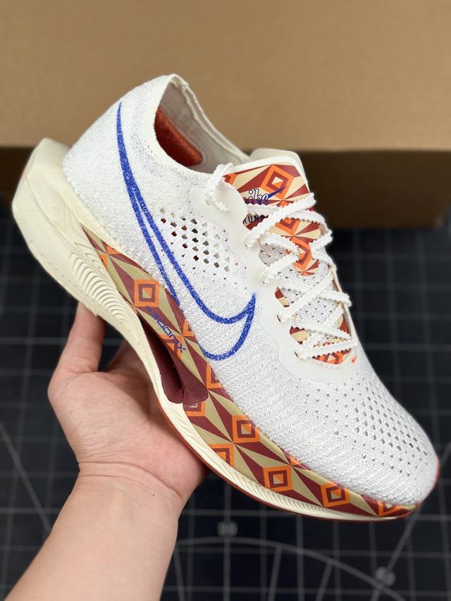 公司级nk Zoomx Vaporfly Next% 3 Prm 马拉松跑步鞋 鞋面使用了全新 Vaporweave 科技，这种类似蝉翼的材质相比 Flykni