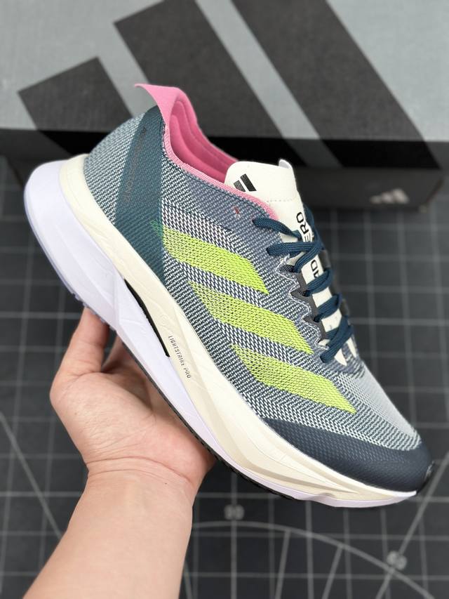 公司级阿迪达斯adidas Adizero Boston 12 M耐磨减震专业跑步鞋 北京马拉松40周年限定。冲向目标，一路向前，不断挑战和突破自我。无论是平时