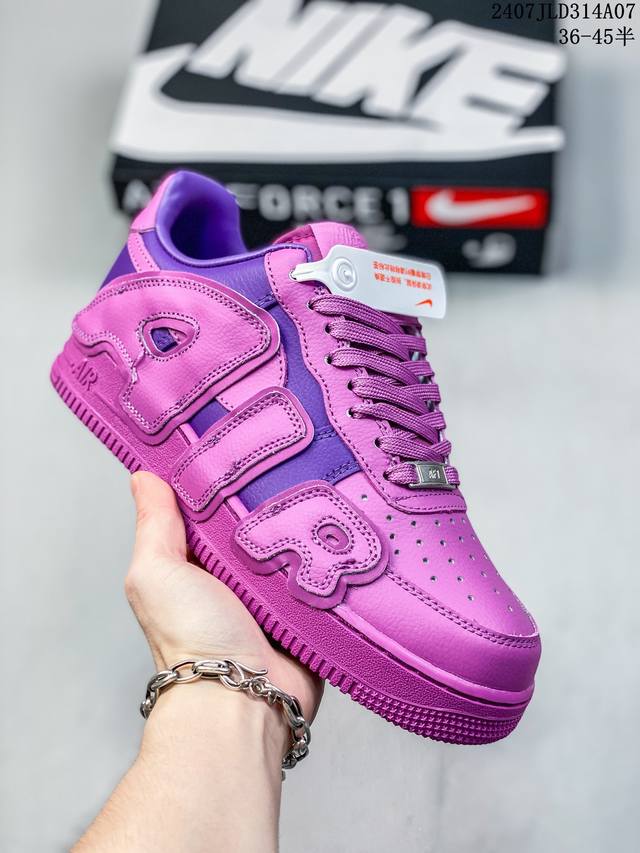 耐克nike Air Force 1 07 Low 联名款 3M反光 空军一号低帮休闲板鞋 货号：Fq7069 300 鞋款鞋 搭配皮革材质打造。外侧分别饰有