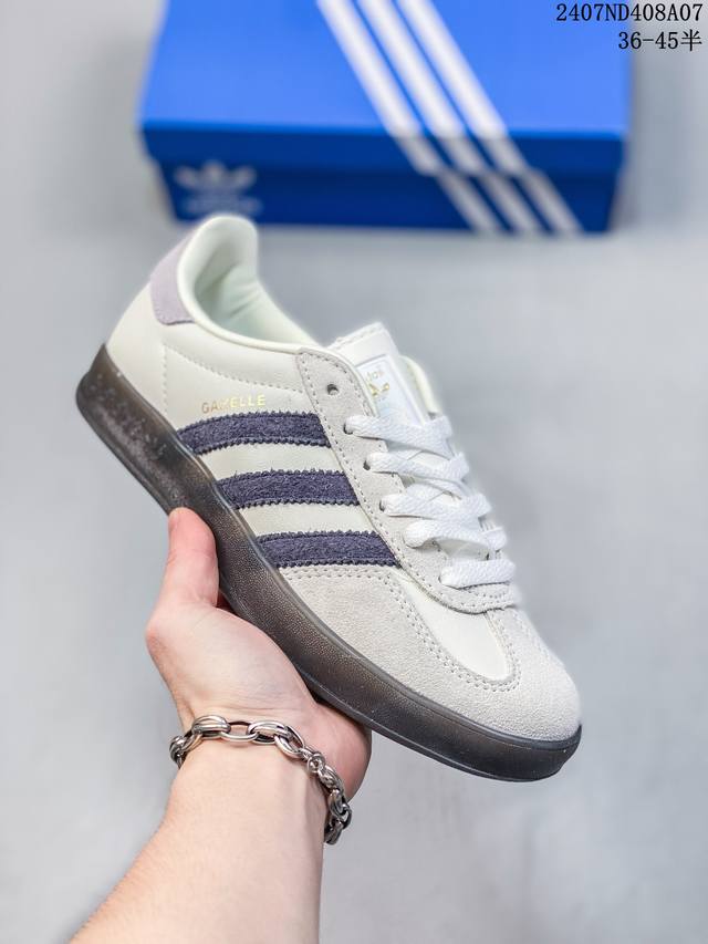 公司级adidas Originals Gazelle Indoor 三叶草休闲防滑耐磨低帮板鞋 鞋头出色设计 塑就出众贴合感 稳固的后跟贴合足部曲线设计 软弹