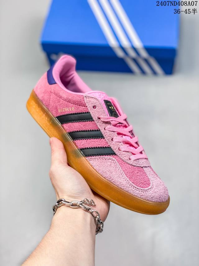 公司级adidas Originals Gazelle Indoor 三叶草休闲防滑耐磨低帮板鞋 鞋头出色设计 塑就出众贴合感 稳固的后跟贴合足部曲线设计 软弹