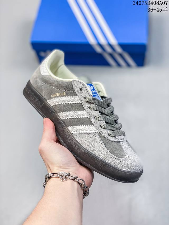 公司级adidas Originals Gazelle Indoor 三叶草休闲防滑耐磨低帮板鞋 鞋头出色设计 塑就出众贴合感 稳固的后跟贴合足部曲线设计 软弹