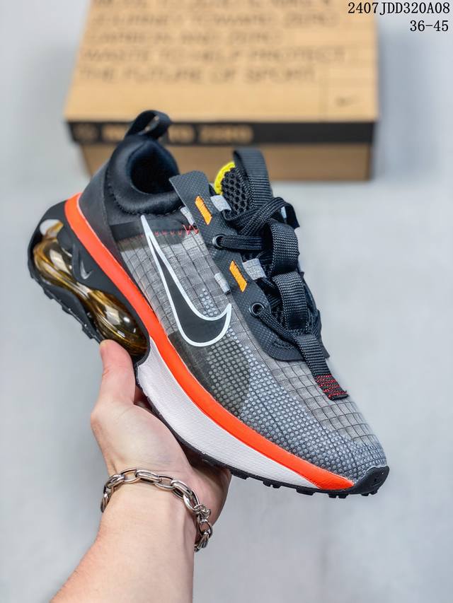 真标air Max 2021 半掌气垫运动鞋 机能风 该鞋款以黑色、铁灰色和白色的组合示人 酷感十足 鞋款最大亮点是足底和空心泡沫中底的新型air缓震装置 带来