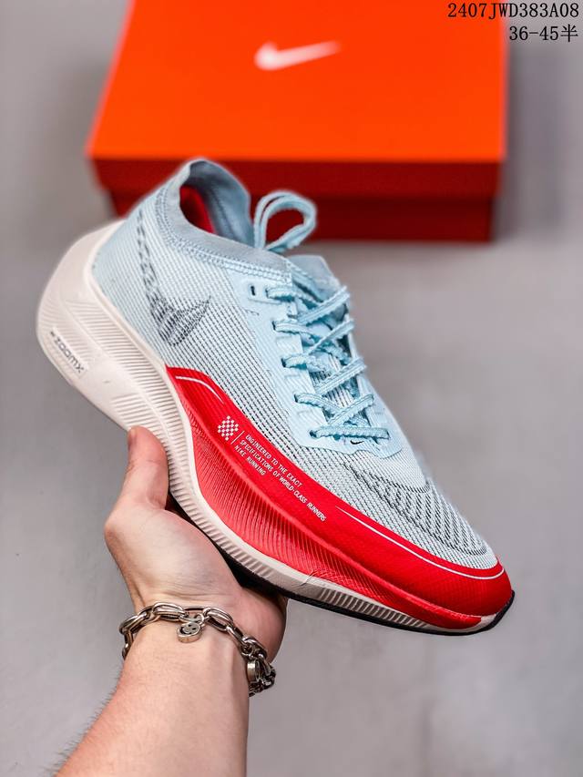 公司级真碳板 Zoomx Vaporfly Next%马拉松二代 使用全新 Vaporweave 科技打造鞋面，中底搭载 Zoomx 缓震科技 中底内里搭配全掌