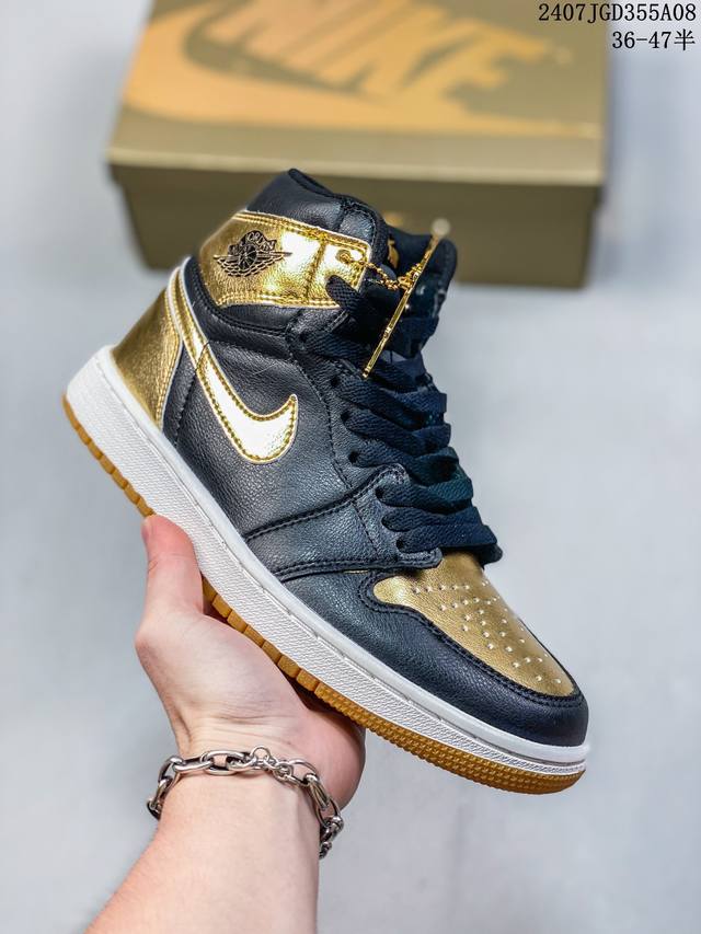 Air Jordan 1 High Og Metallic Gold 高帮 黑金脚趾 Aj1 乔丹1代 Aj1 乔1 高邦 黑黄 乔丹篮球鞋系列 鞋身采用了黄色