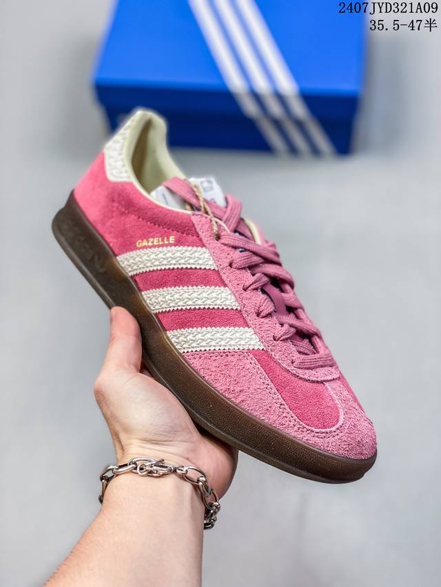 公司级adidas Originals Gazelle Indoor 三叶草休闲防滑耐磨低帮板鞋 鞋头出色设计 塑就出众贴合感 稳固的后跟贴合足部曲线设计 软弹