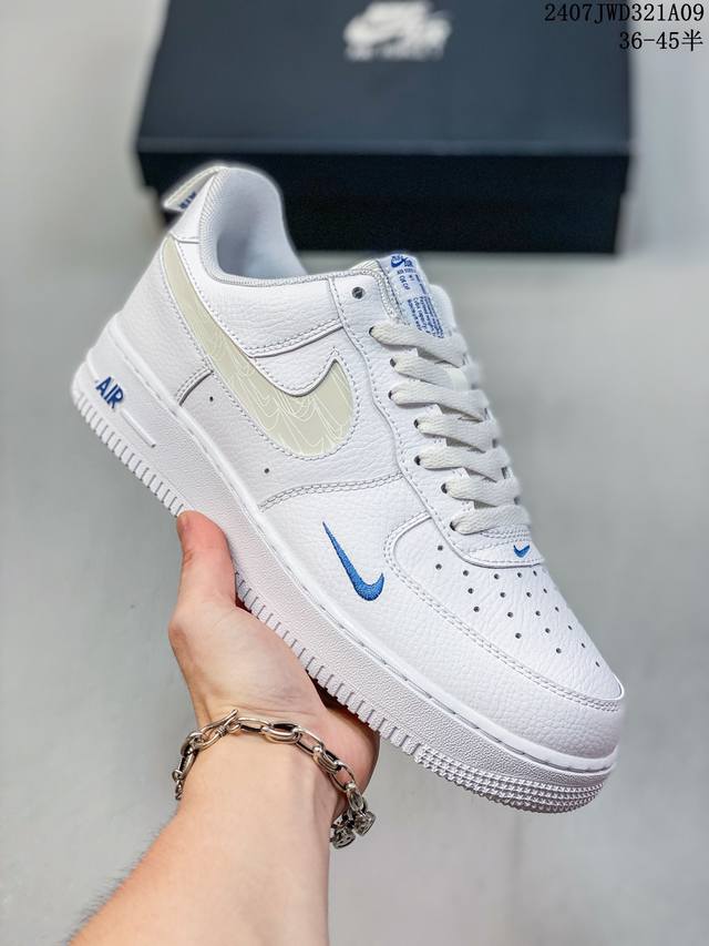 公司级带半码 Nk Air Force 1‘07 Low 空军一号低帮休闲板鞋 鞋款采用再生材料制成，混合了皮革、网眼和绒面革。侧面的双 Swooshes、“8