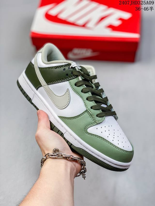 公司带半码 耐克nike Sb Dunk Low 扣篮系列复古低帮休闲运动滑板板鞋。采用脚感柔软舒适zoomair气垫，有效吸收滑板等极限运动在落地时带来的冲击