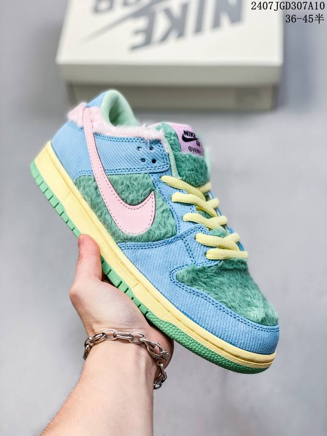 公司带半码 耐克nike Sb Dunk Low 扣篮系列复古低帮休闲运动滑板板鞋。采用脚感柔软舒适zoomair气垫，有效吸收滑板等极限运动在落地时带来的冲击